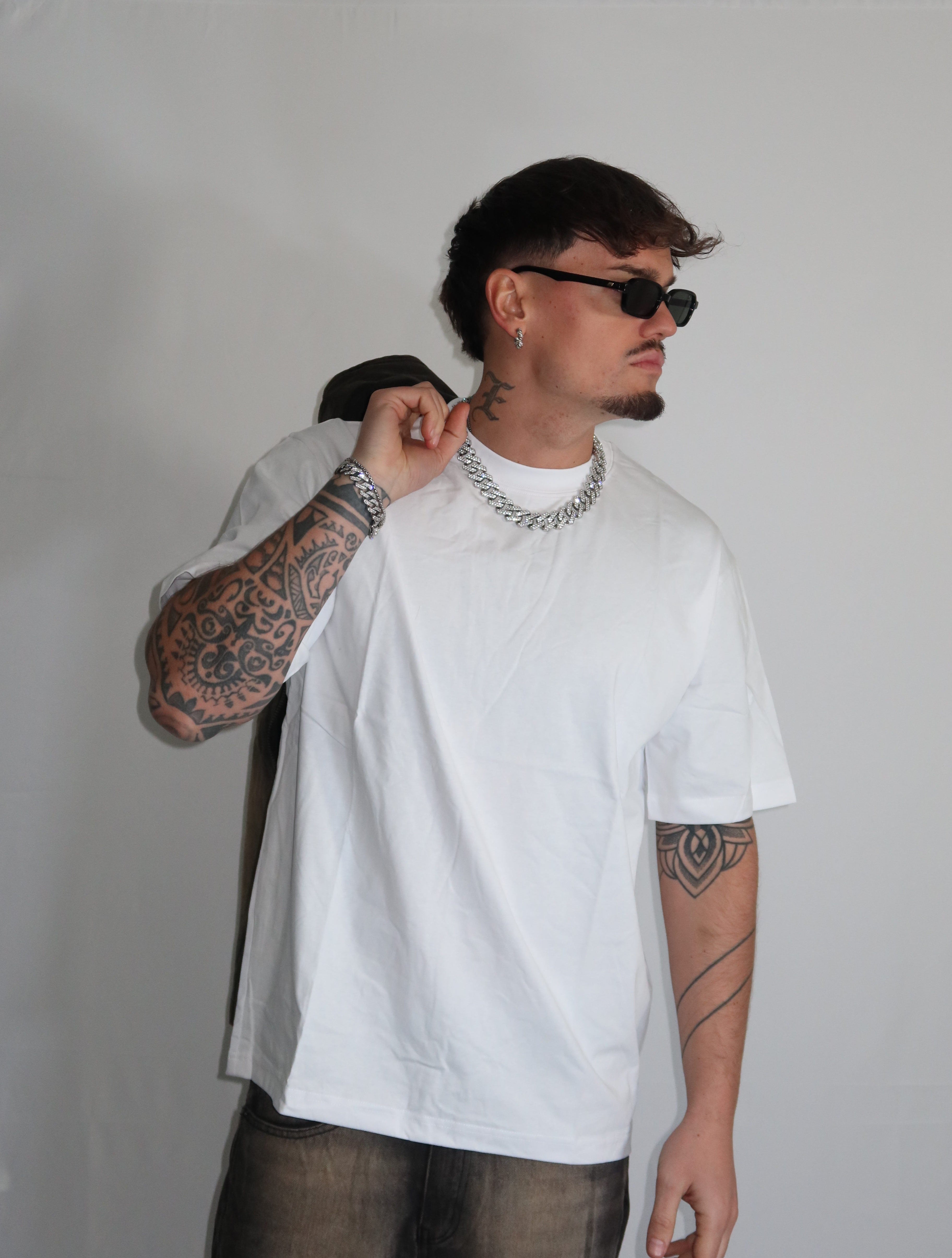 T-shirt total white