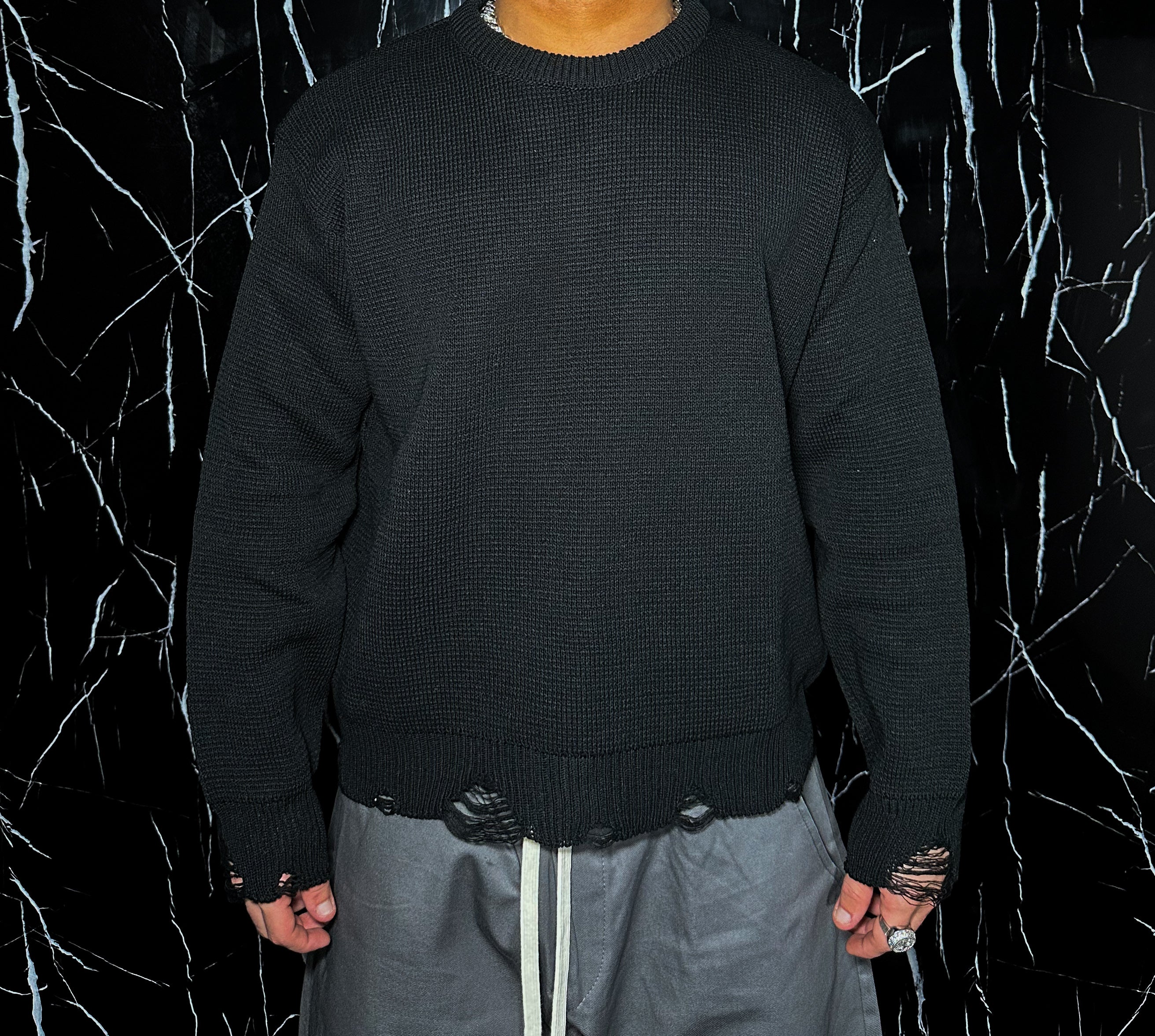 Maglione Nero Sfrangiato