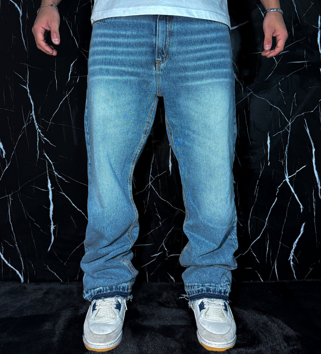 Jeans flare sfrangiati