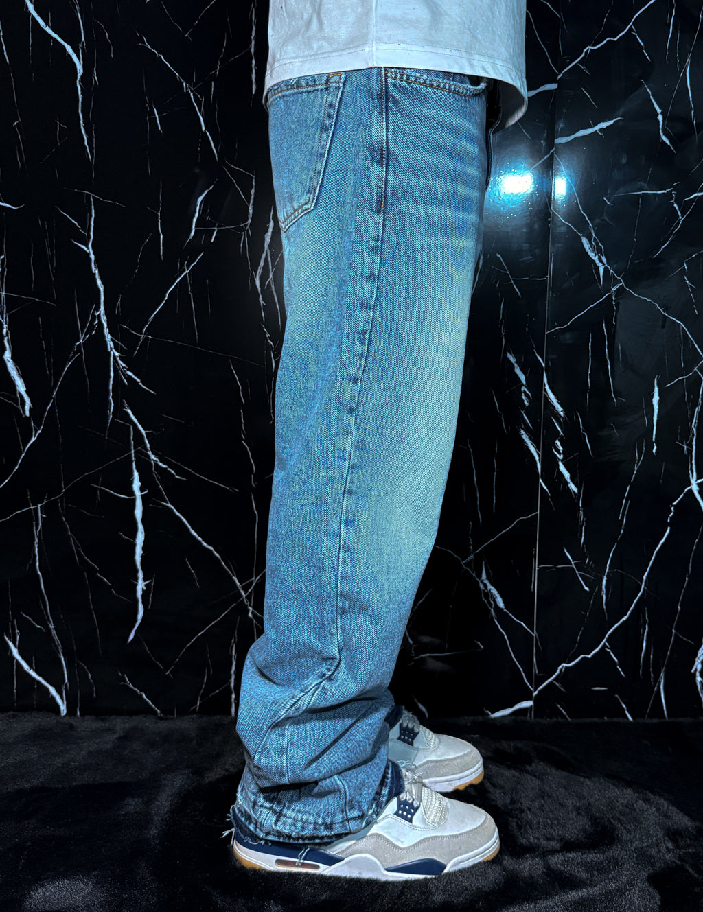 Jeans flare sfrangiati