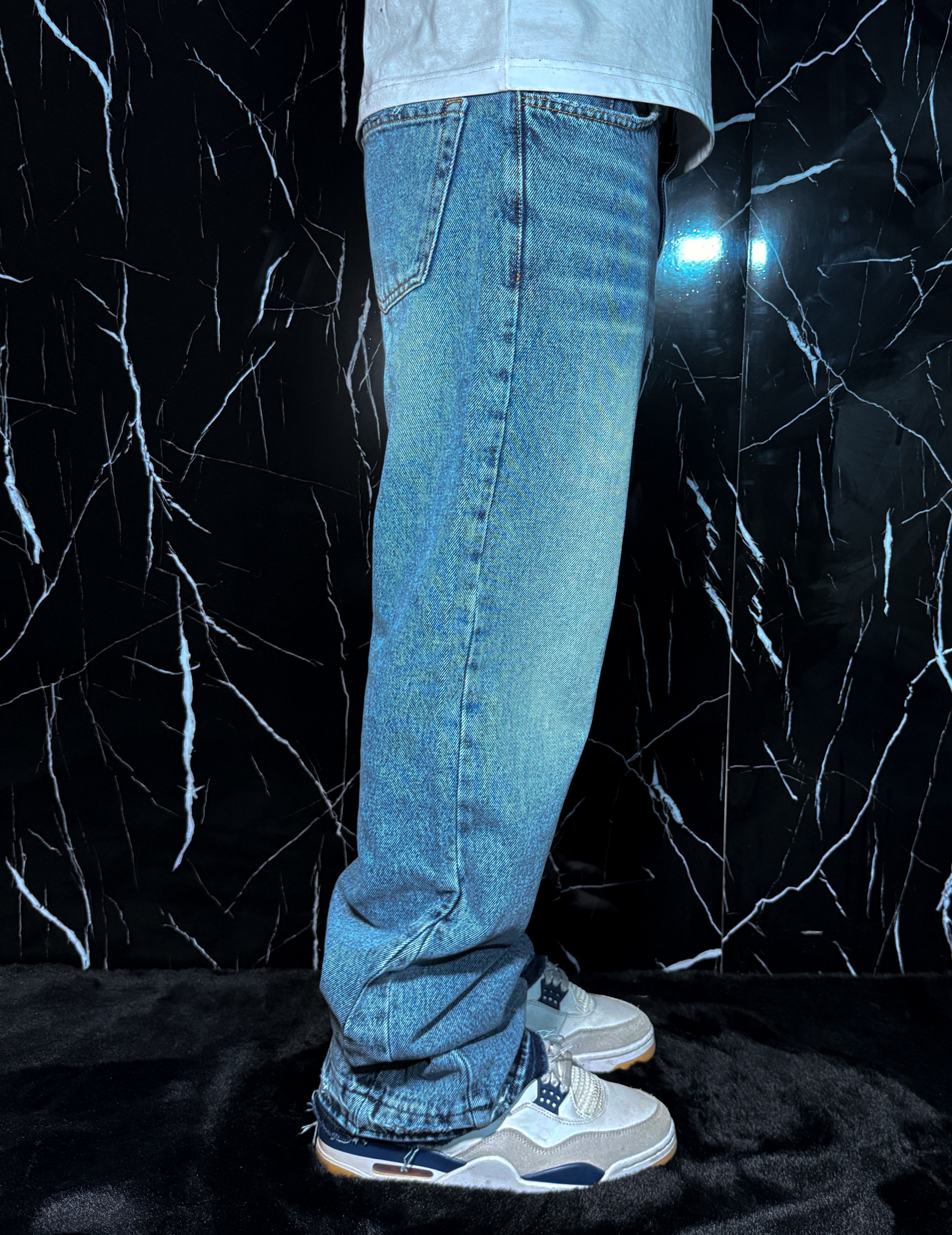 Jeans flare sfrangiati