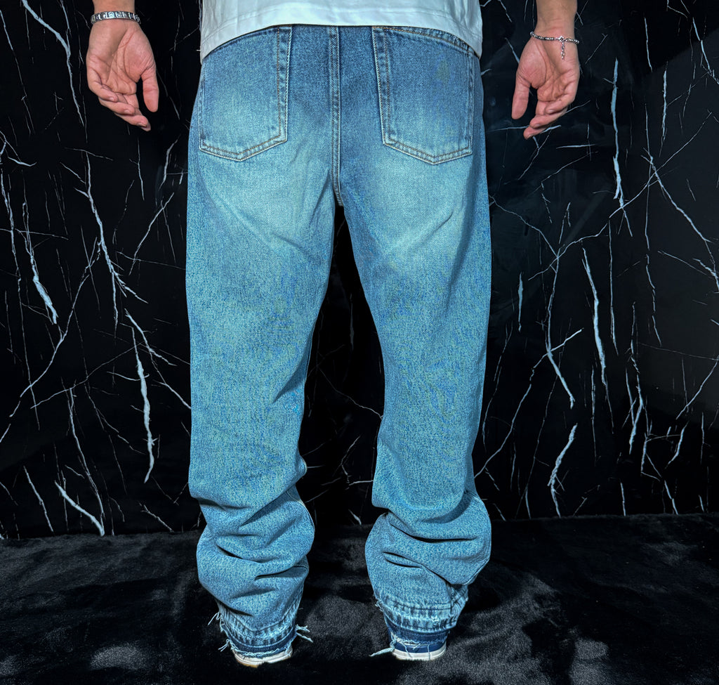 Jeans flare sfrangiati